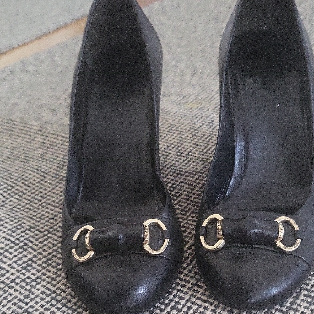 Gucci Black Platform Shoes with Elegant Design - Picture 10 of 10